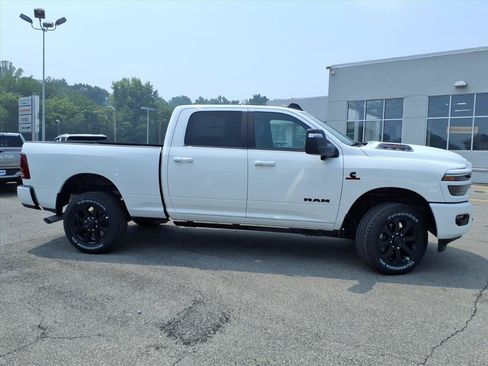 New 2026 RAM 2500 Laramie AWD/4WD image 3