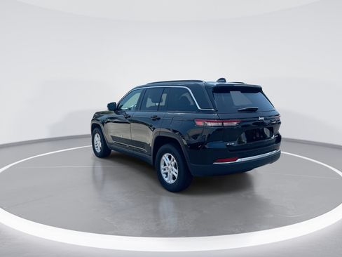Used 2024 Jeep Grand Cherokee Laredo w/ Luxury Tech Group I AWD/4WD image 7