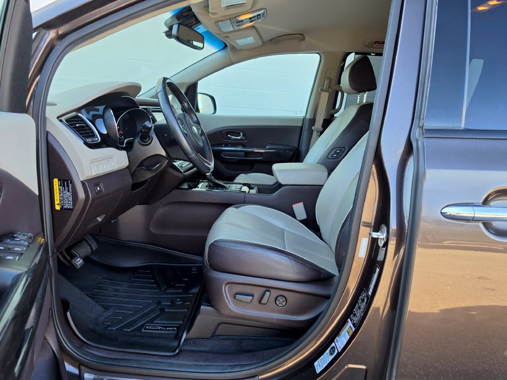Used 2018 Kia Sedona SX Limited FWD image 11