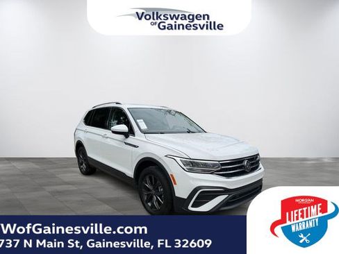 Certified 2022 Volkswagen Tiguan SE FWD image 1
