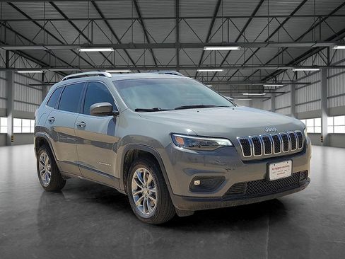 Used 2020 Jeep Cherokee Latitude Plus FWD image 6