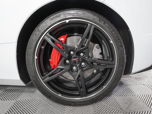 Used 2020 Chevrolet Corvette Stingray w/ Engine Appearance Package image 28