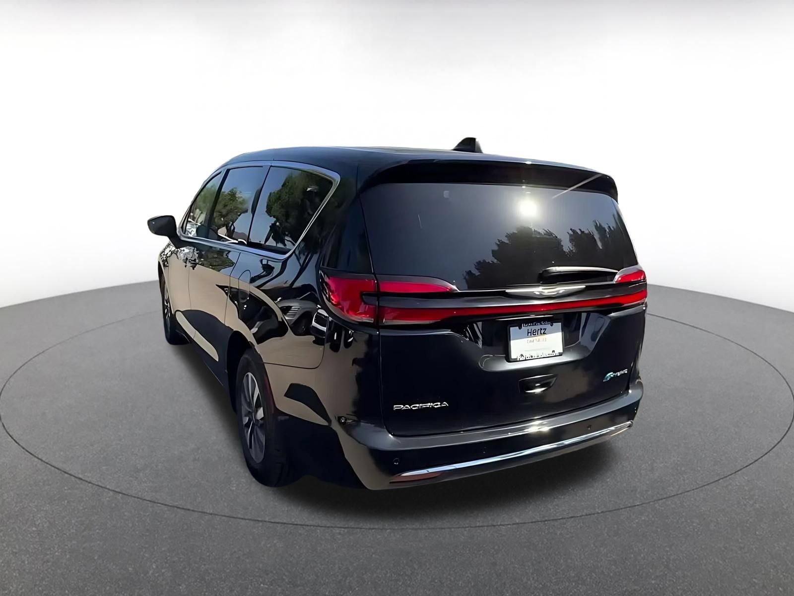 Used 2023 Chrysler Pacifica Touring-L FWD image 10