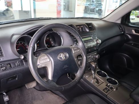 Used 2010 Toyota Highlander SE AWD/4WD image 17