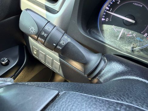Used 2019 Toyota Highlander XLE AWD/4WD image 31