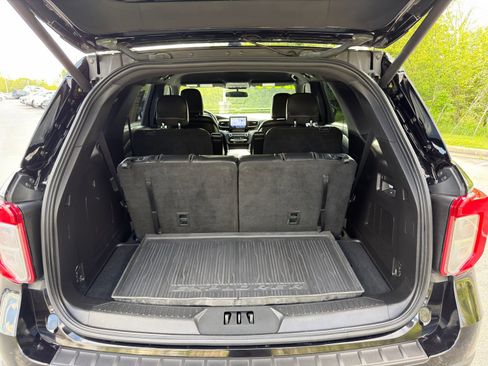 Used 2020 Ford Explorer XLT w/ Equipment Group 202A AWD/4WD image 30