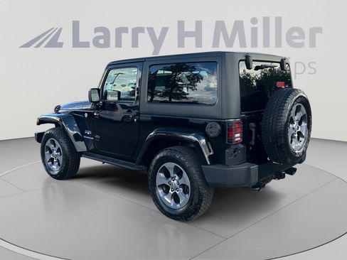 Used 2016 Jeep Wrangler Sahara w/ Connectivity Group AWD/4WD image 3