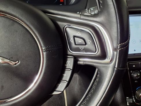 Used 2019 Jaguar XJ Supercharged image 28