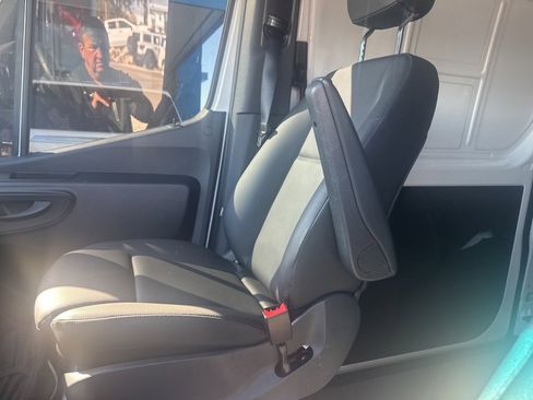 Used 2025 Mercedes-Benz Sprinter 2500 image 15