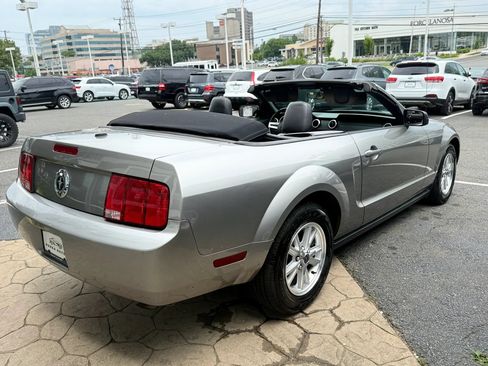 Used 2008 Ford Mustang Convertible RWD image 12