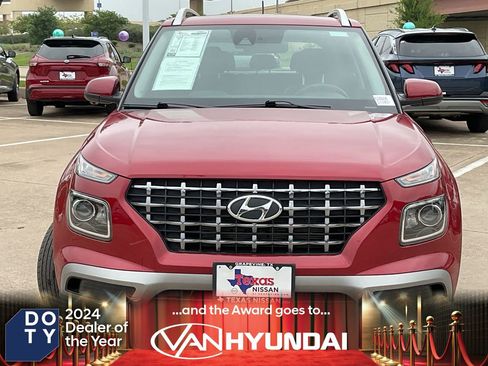 Used 2025 Hyundai Venue SEL FWD image 1