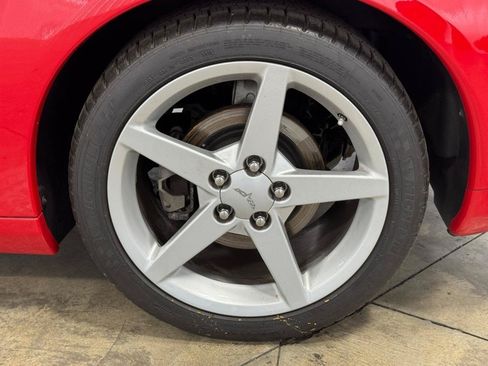 Used 2005 Chevrolet Corvette Coupe w/ 2LT w/ Preferred Equipment Group RWD image 22