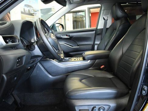 Used 2023 Toyota Highlander XLE AWD/4WD image 26