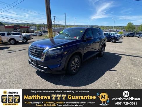 Certified 2025 Nissan Pathfinder SV AWD/4WD image 1