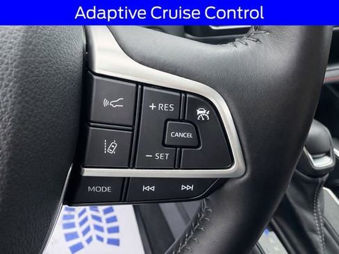 Used 2022 Toyota Highlander XSE image 2