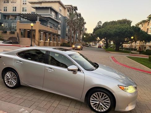 Used 2013 Lexus ES 350 w/ Luxury Pkg FWD image 21