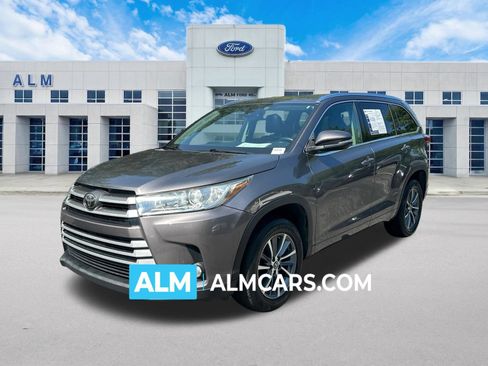 Used 2018 Toyota Highlander XLE FWD image 1