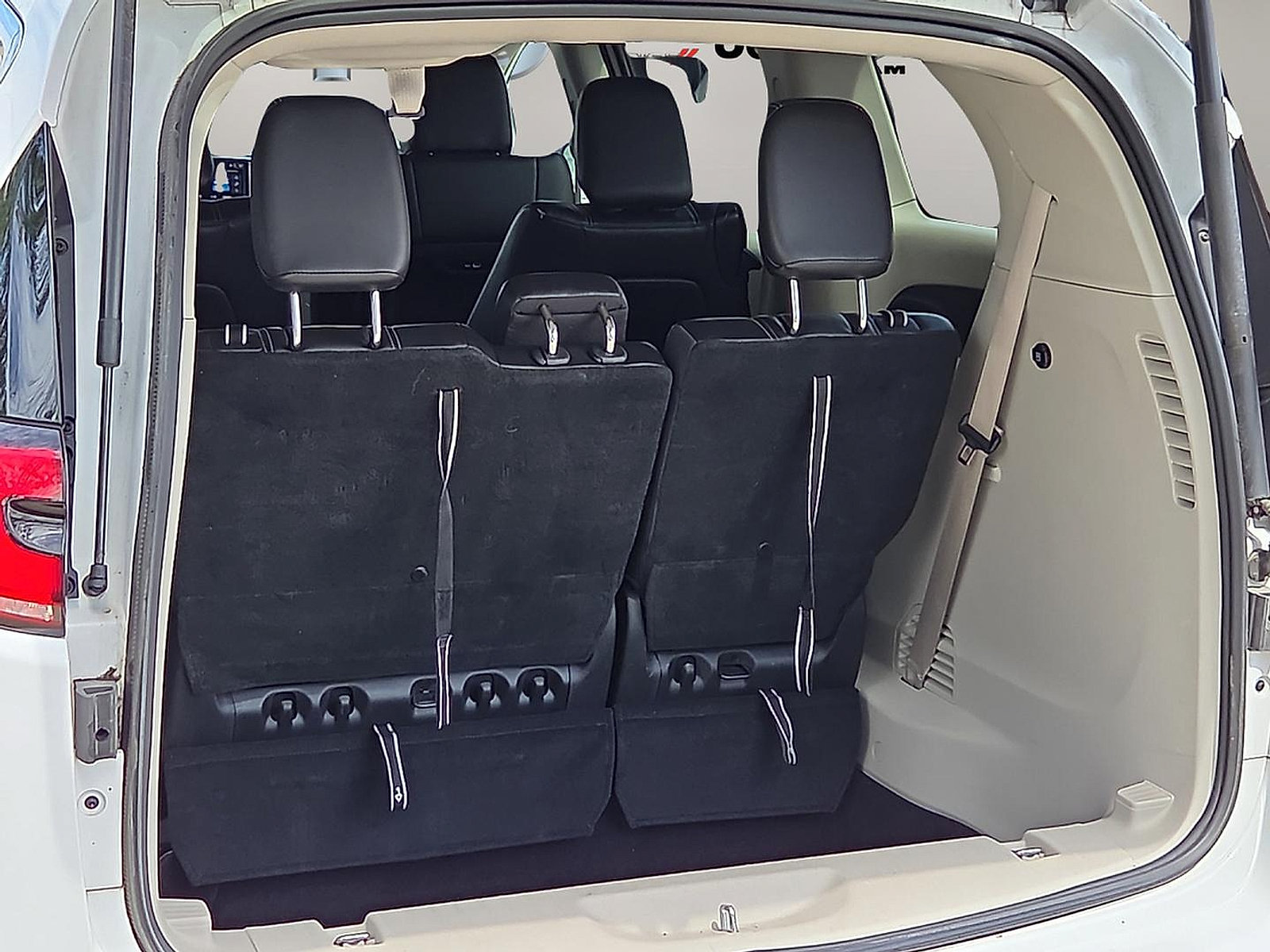 Used 2024 Chrysler Pacifica Limited FWD image 8