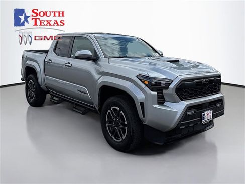 Used 2025 Toyota Tacoma TRD Sport image 1