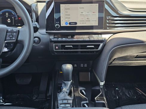 Used 2025 Toyota Camry LE FWD image 25