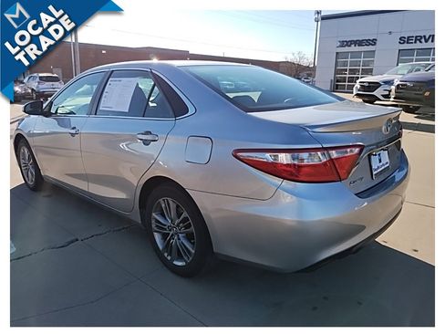 Used 2017 Toyota Camry SE image 9