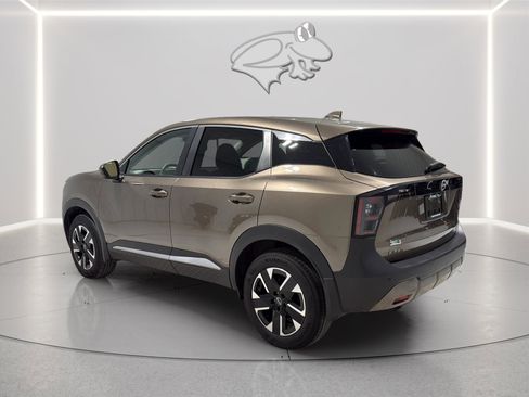Used 2025 Nissan Kicks SV w/ Illumination Package AWD/4WD image 3