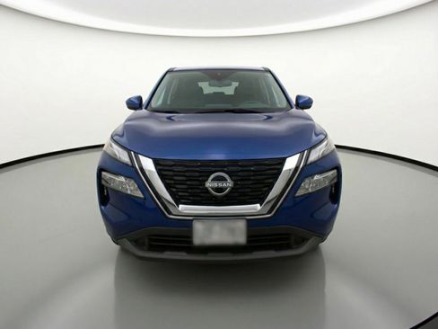 Used 2023 Nissan Rogue SV image 2