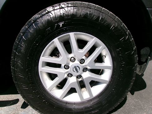 Used 2016 Nissan Frontier SV image 8