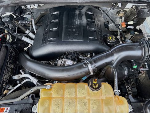 Used 2015 Ford F150 Platinum w/ Equipment Group 701A Luxury image 31