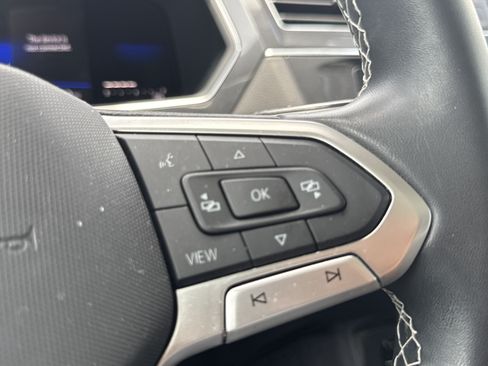 Certified 2022 Volkswagen Tiguan SE w/ Panoramic Sunroof Package FWD image 32