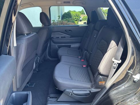 Used 2025 Nissan Pathfinder SV AWD/4WD image 28