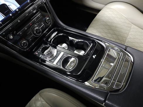 Used 2016 Jaguar XJ L Portfolio image 31