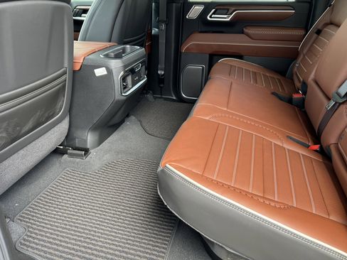 New 2026 GMC Sierra 3500 Denali Ultimate AWD/4WD image 17