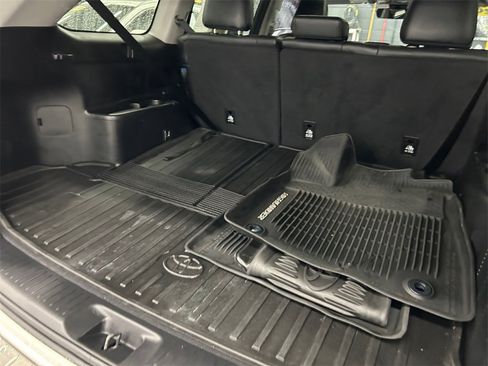 Used 2018 Toyota Highlander Limited Platinum image 26