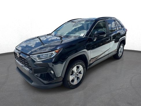 Used 2020 Toyota RAV4 XLE FWD image 7
