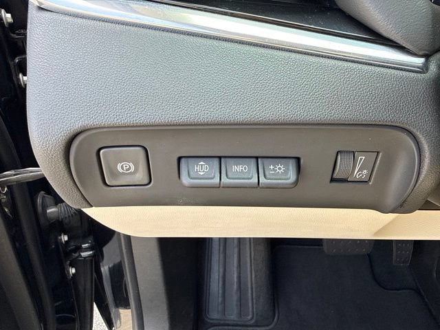 Used 2023 Buick Enclave Avenir w/ Avenir Technology Package FWD image 12