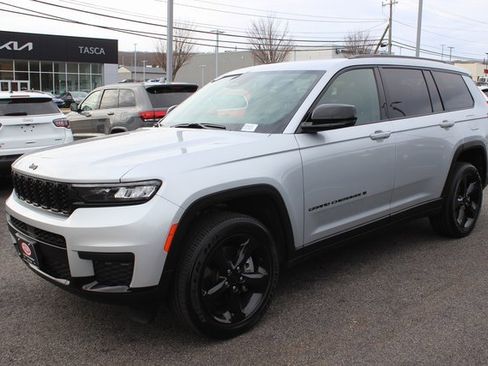 Used 2025 Jeep Grand Cherokee L Altitude image 2