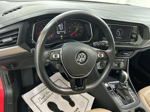 Used 2019 Volkswagen Jetta SE FWD image 4