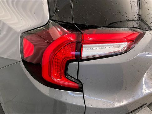 Used 2024 GMC Terrain SLT w/ Elevation Edition image 33