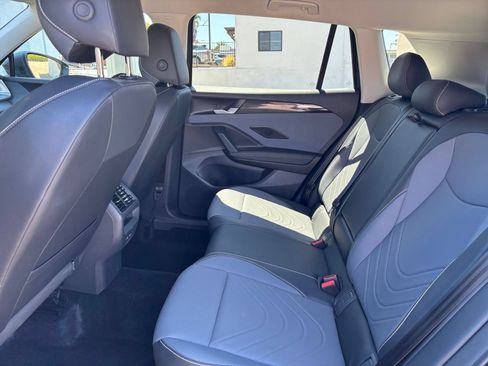 Used 2026 Volkswagen Tiguan SE AWD/4WD image 28