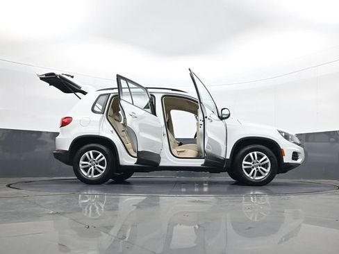 Used 2016 Volkswagen Tiguan S image 33