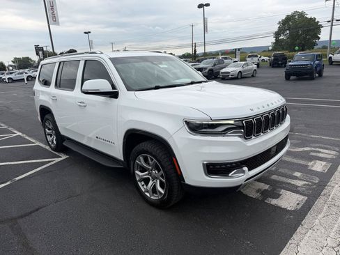 Used 2022 Jeep Wagoneer Series II AWD/4WD image 3