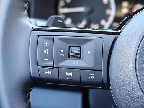 New 2025 Nissan Pathfinder SL w/ Black Appearance Package image 16