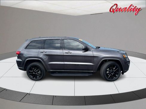 Used 2021 Jeep Grand Cherokee Laredo X AWD/4WD image 2