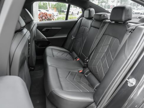 Used 2024 BMW 530i RWD image 36
