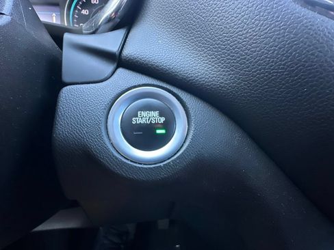 Used 2019 Chevrolet Equinox LT FWD image 25