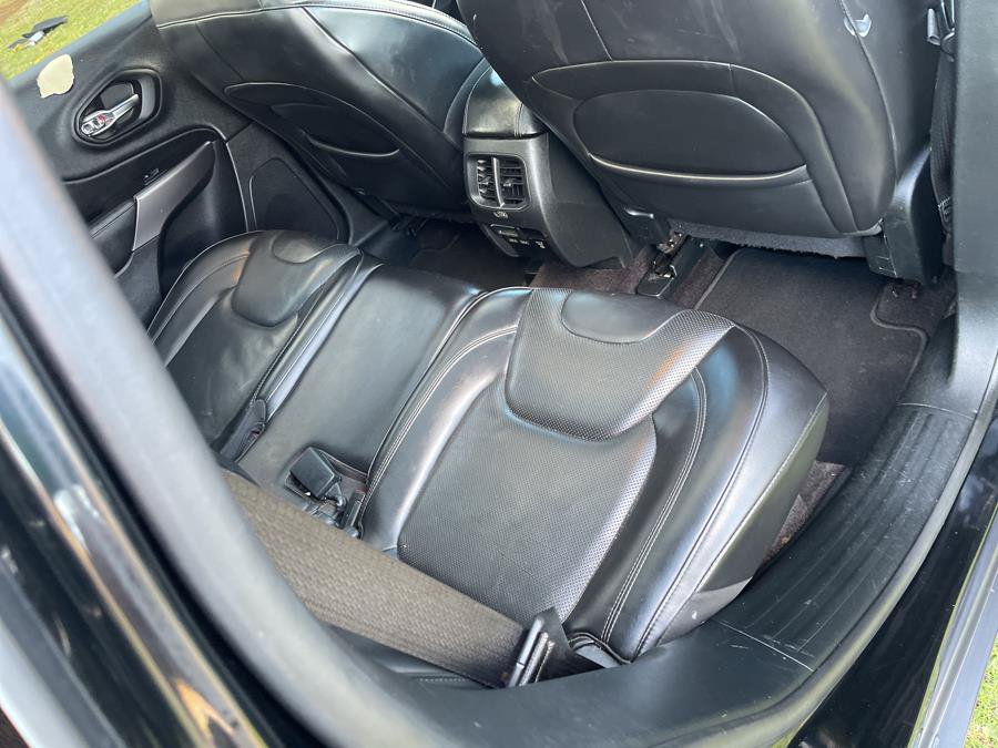 Used 2019 Jeep Cherokee Limited w/ Luxury Group AWD/4WD image 11