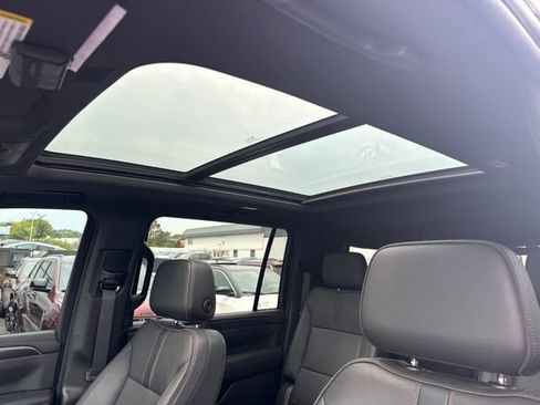Used 2022 Chevrolet Suburban RST w/ Luxury Package AWD/4WD image 11