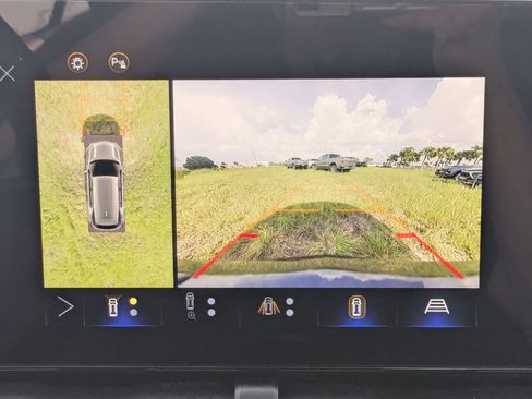 Used 2025 Chevrolet Equinox LT w/ Safety and Technology Package FWD image 25