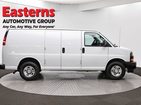 Used 2021 Chevrolet Express 2500 image 4
